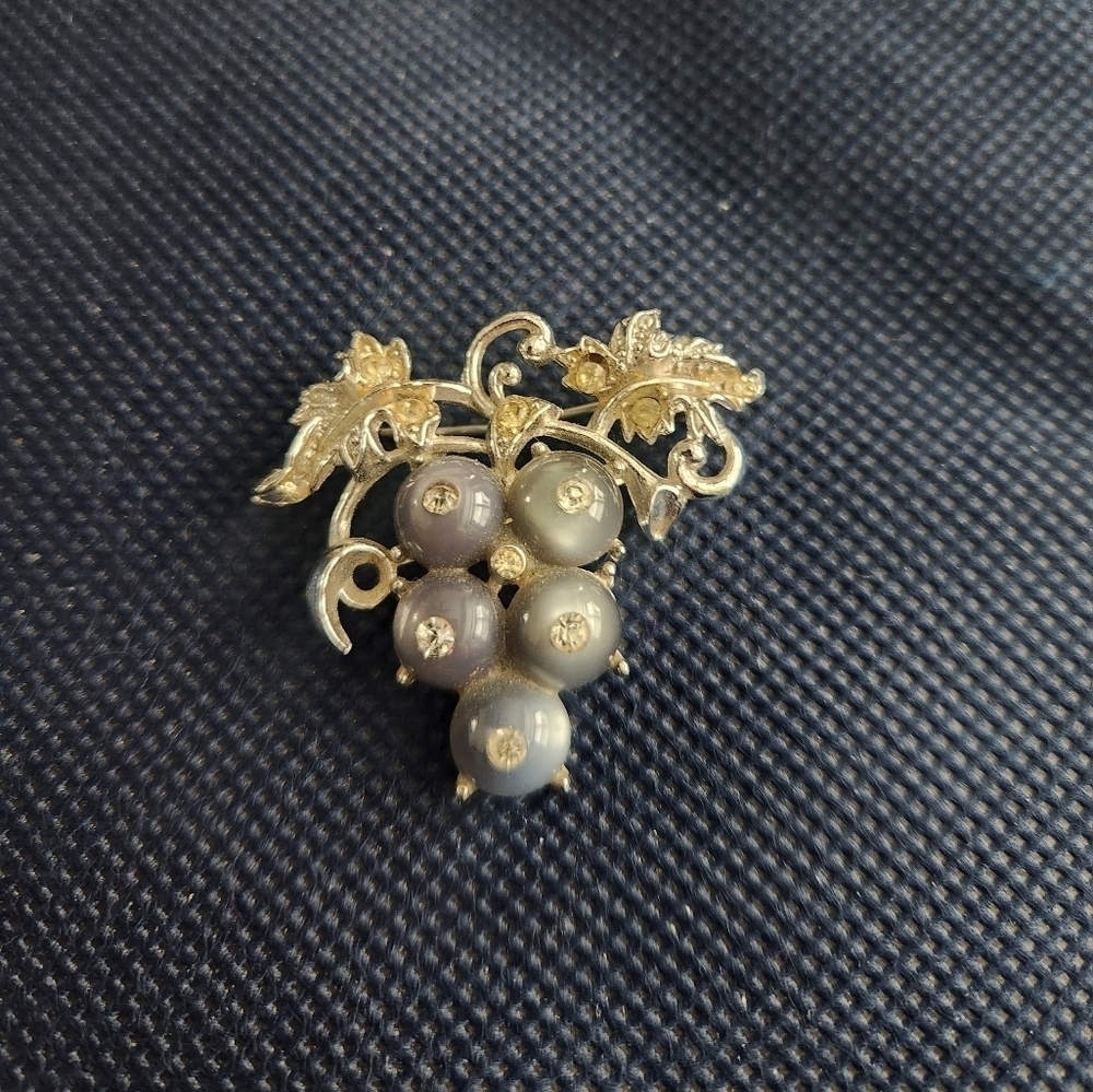 Early 1940 old and rare Coro bunch of grapes brooch/pin  signed